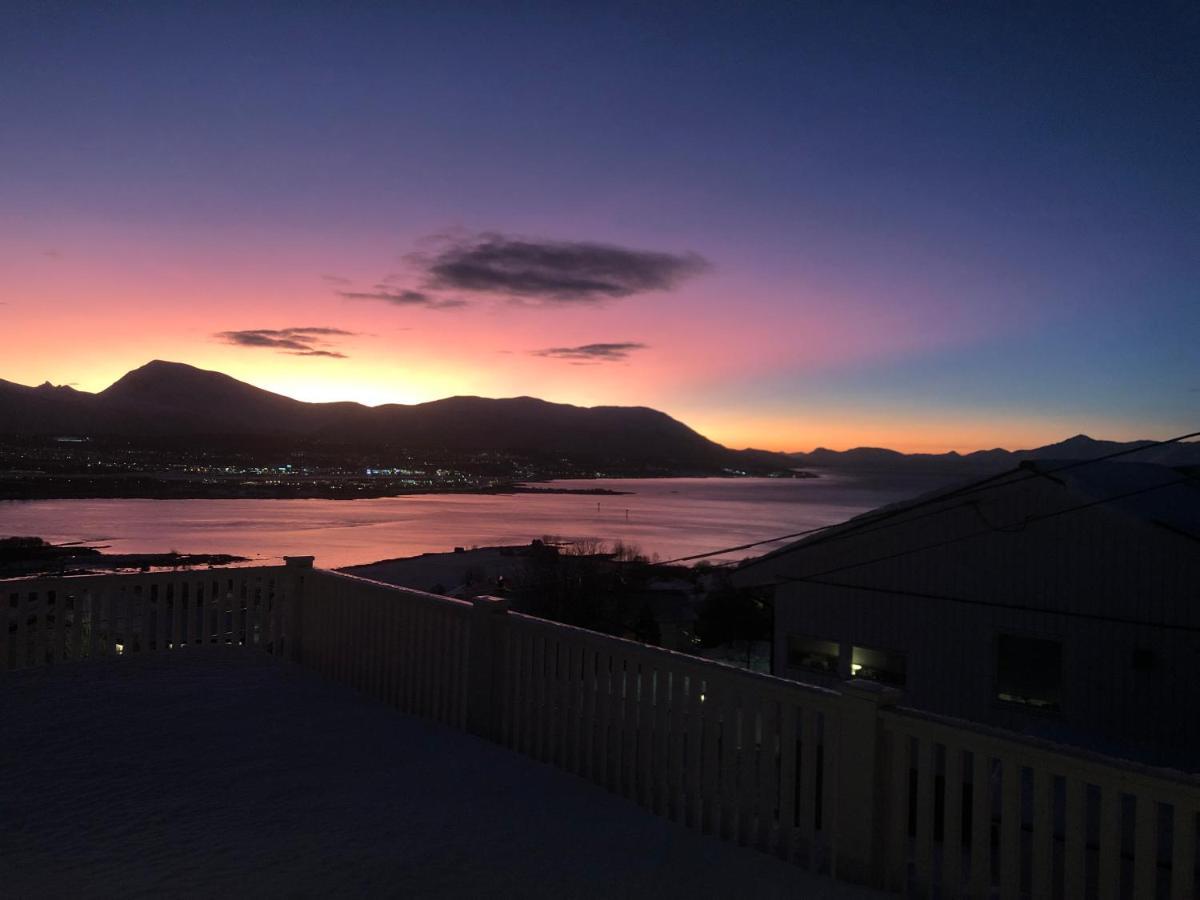 Apartmán Moderne Og Trivelig Leilighet, Med Unik Utsikt Tromsø Exteriér fotografie