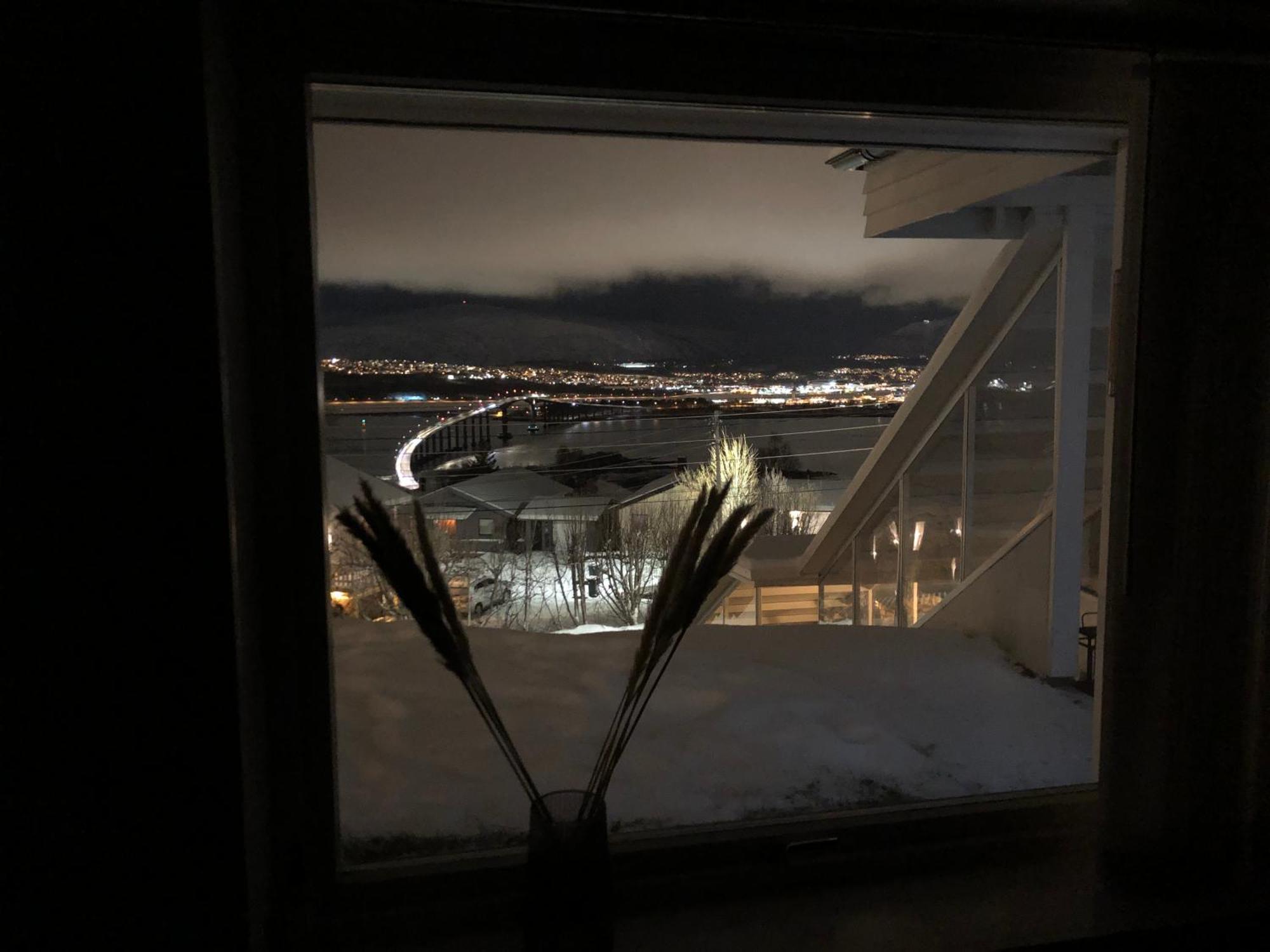 Moderne Og Trivelig Leilighet, Med Unik Utsikt Tromsø Exteriér fotografie